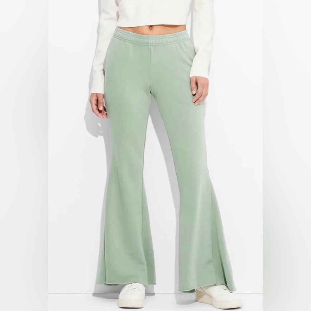 🌸NWT WILD FABLE GREEN FLARE SWEAT PANTS SIZE XXS🌸